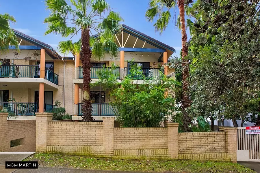 1/9-13 Sir Thomas Mitchell Road, Bondi Beach Leased by MGM Martin - image 1