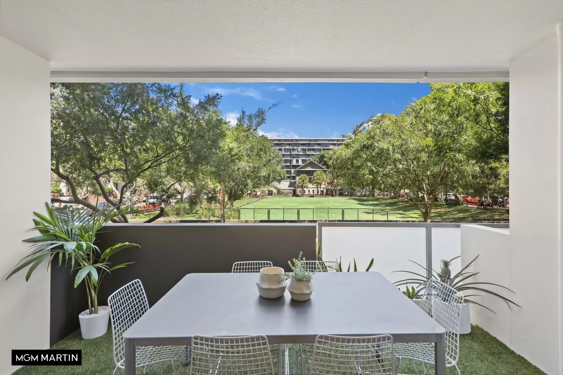 2/4 Grandstand Parade, Zetland Sold by MGM Martin - image 1