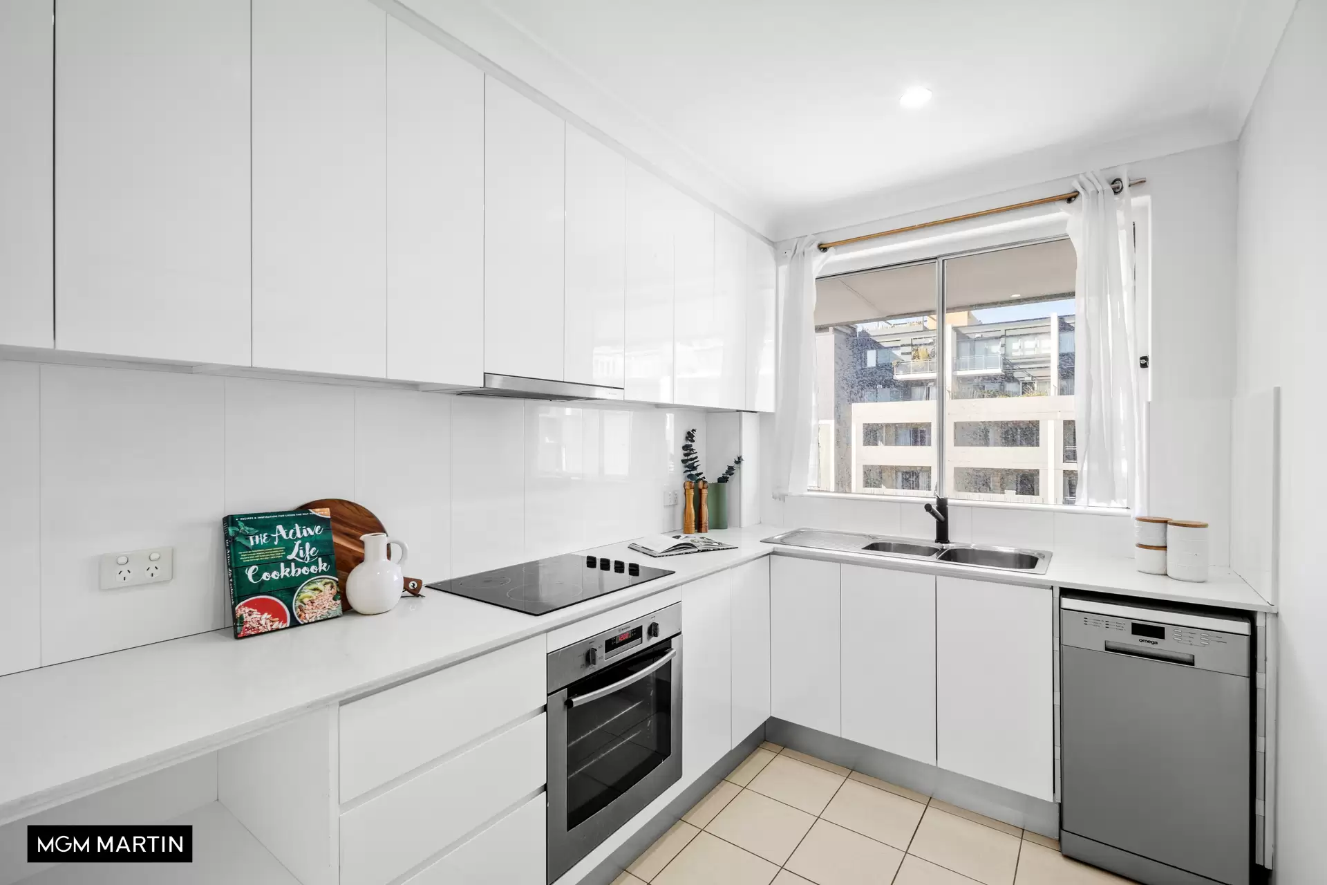 7/21-23 Anzac Parade, Kensington Leased by MGM Martin - image 1